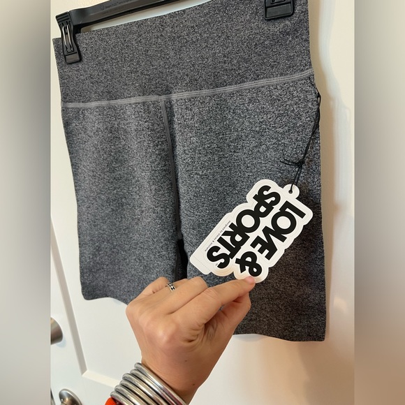 NWT Grey Seamless Love & Sports Tank and Shorts - Picture 3 of 9